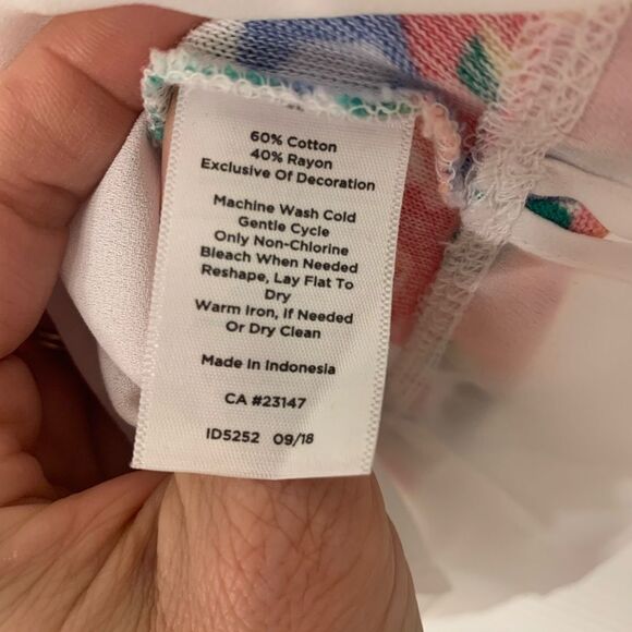 😊 3/$30
Talbots | Light Sweater Blouse Hem Sz Small Floral EUC - Picture 5 of 7